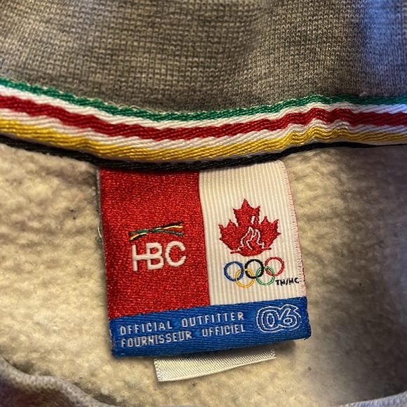 Canadian olympic sweater - Picture 3 of 5